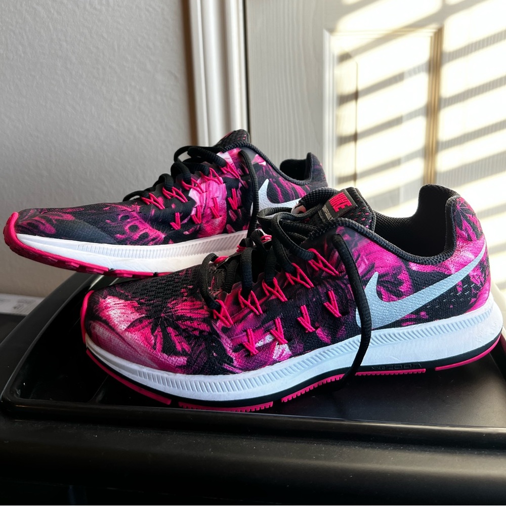 Pink Flowers Nike Zoom Pegasus Size: 6Y which is a 7.5 in Women slightly worn
